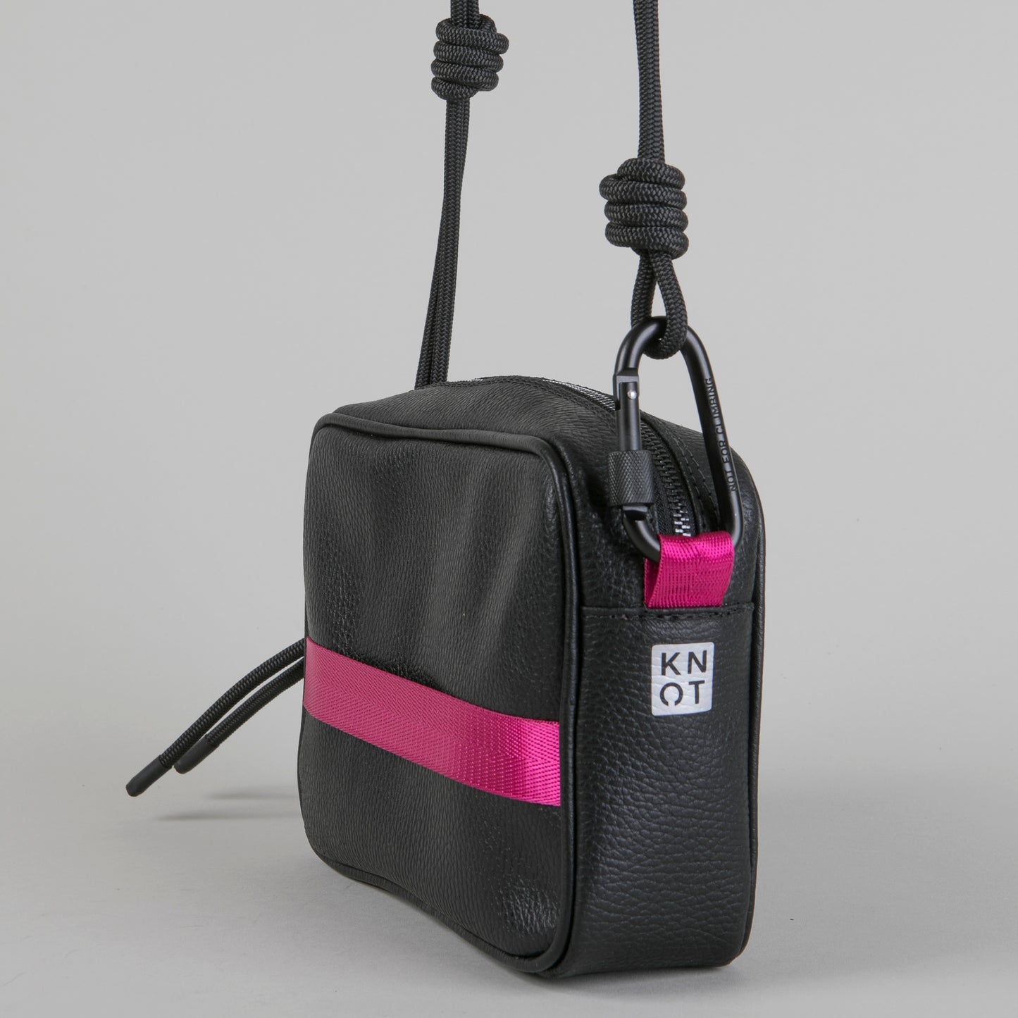 MINIKNOT / Bandolera / Negro / Fucsia
