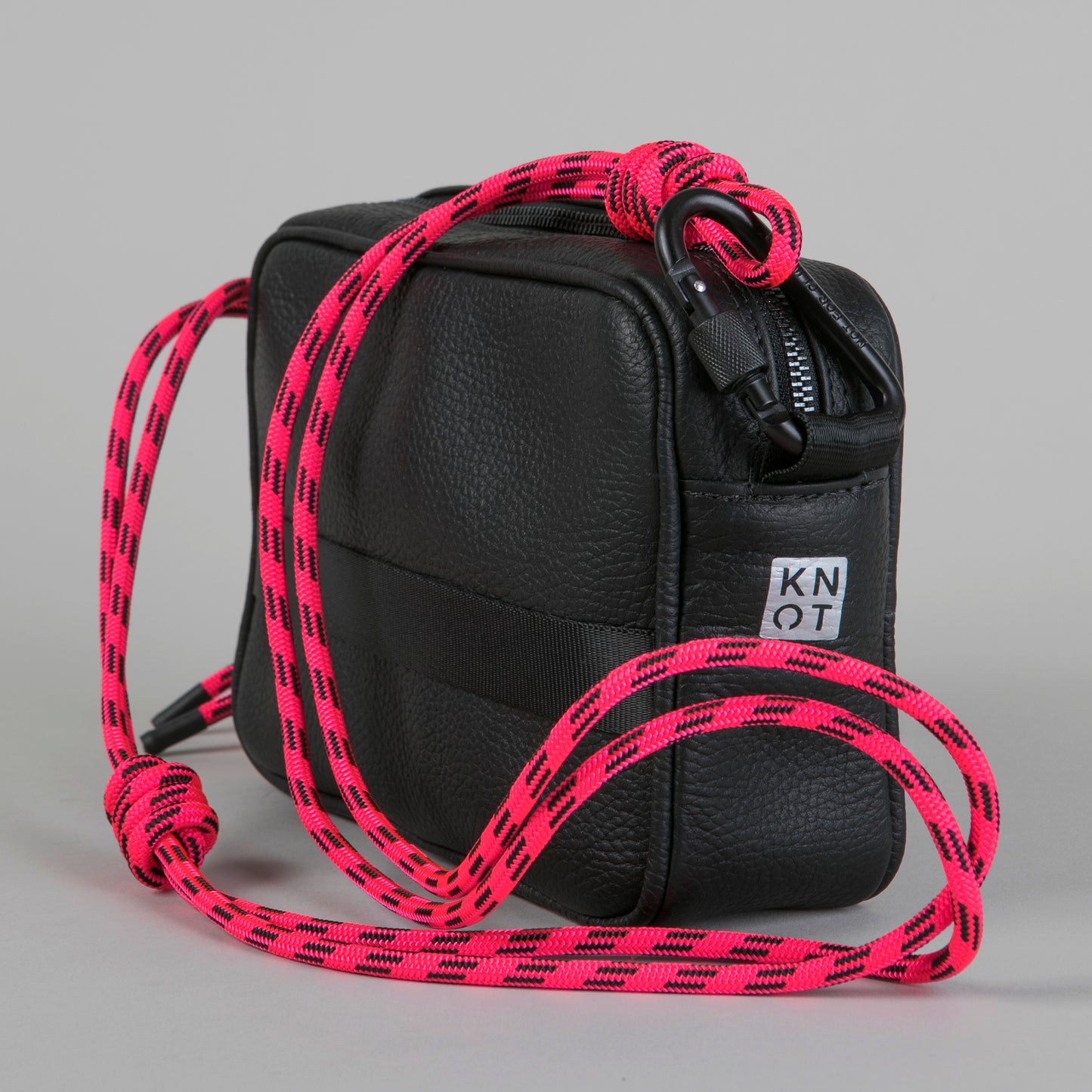 MINIKNOT / Bandolera / Negro / Fucsia Neón