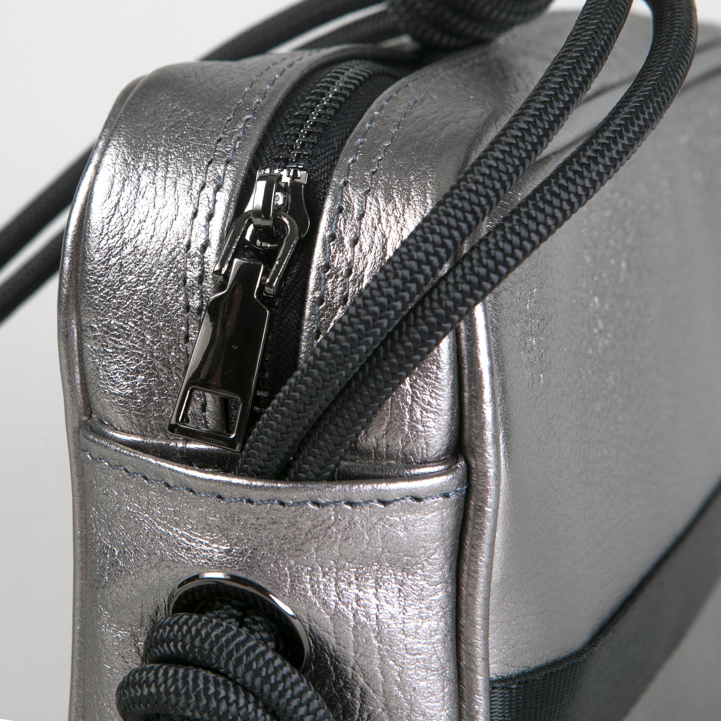 MINIKNOT / Bandolera / Plateado / Negro