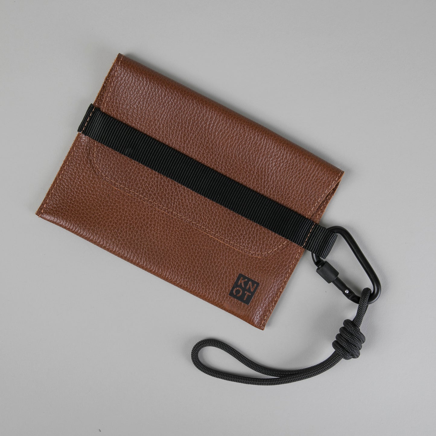 HANDKNOT / Sobre / Tabaco / Negro