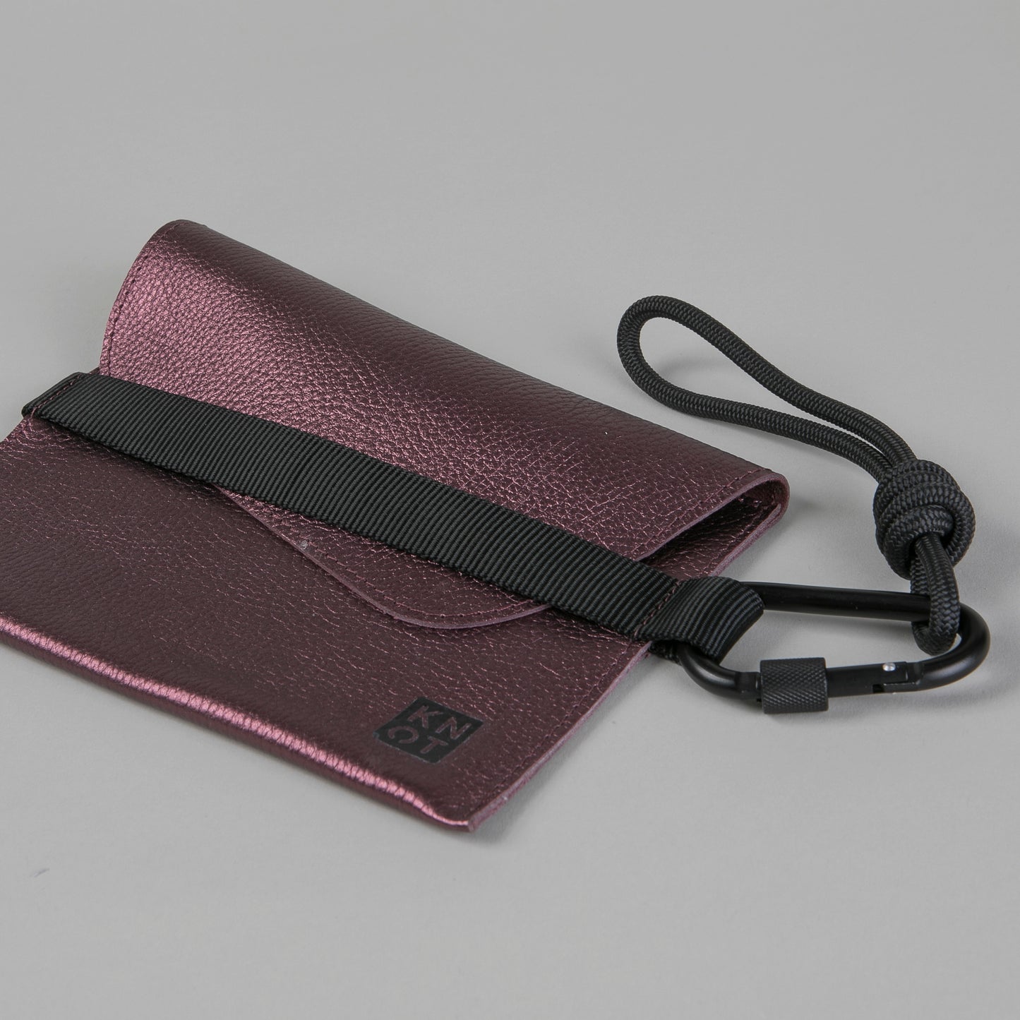 HANDKNOT / Sobre / Rojo Metálico / Negro