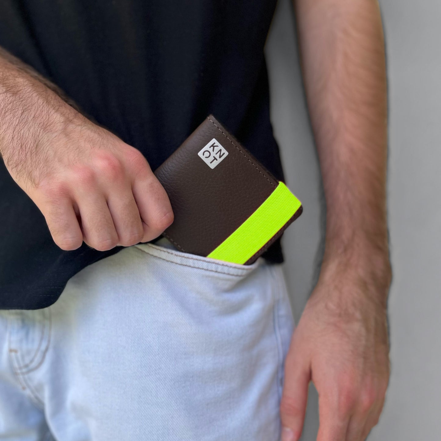 PAYKNOT / Billetera chica / Café Moro / Amarillo Neón