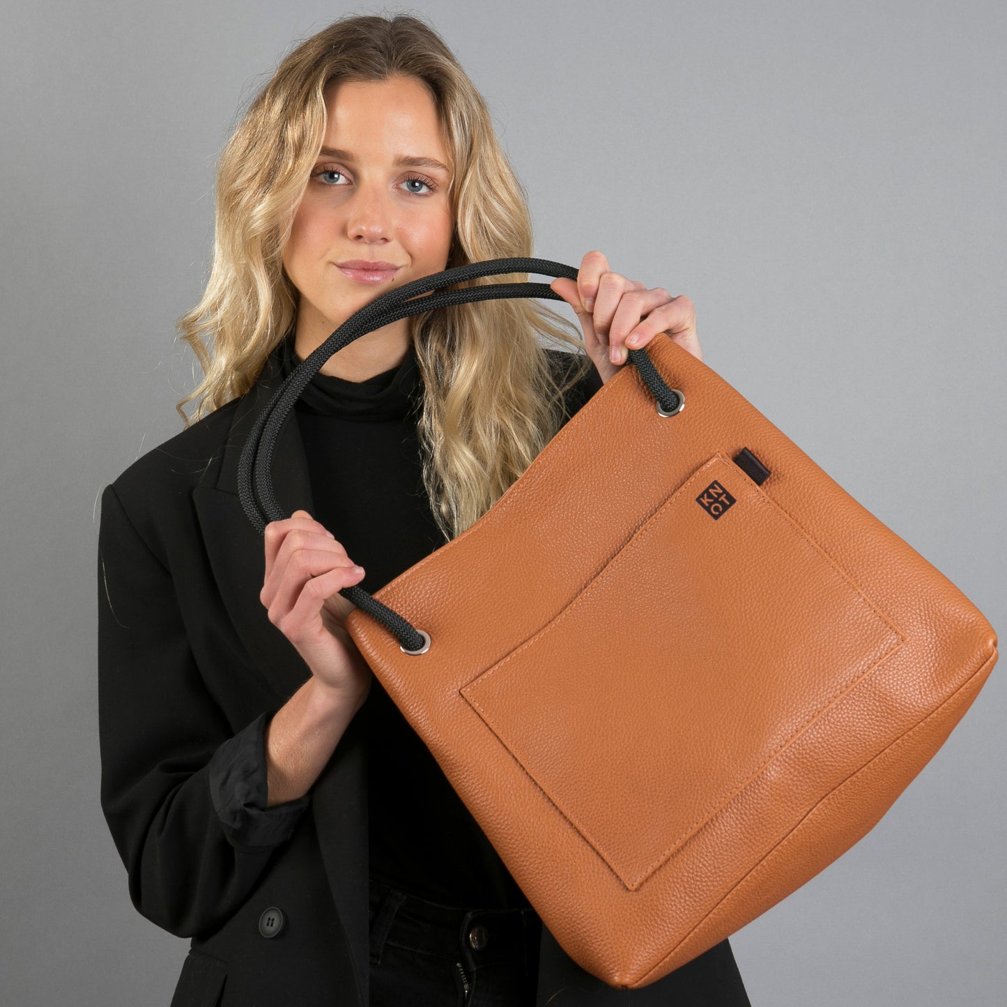 TEENKNOT / Totebag / Camel / Negro