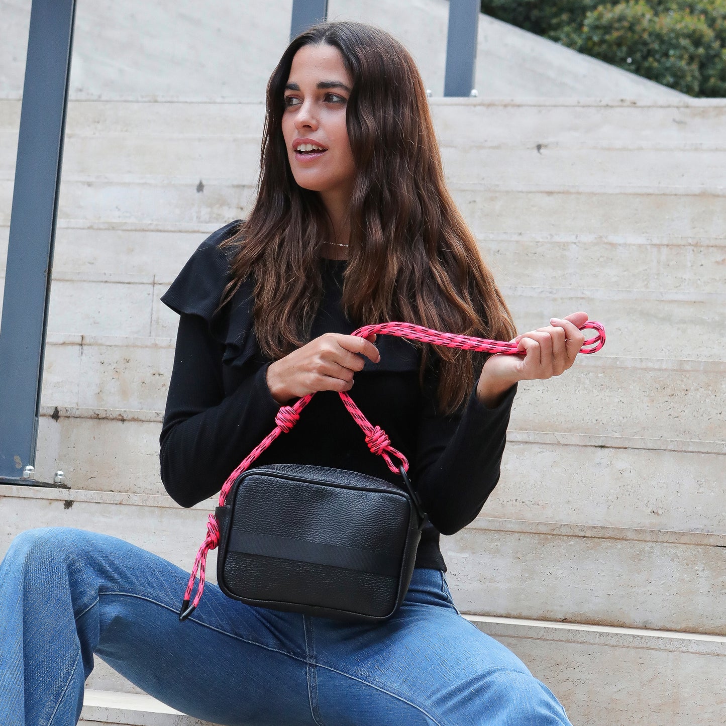MINIKNOT / Bandolera / Negro / Fucsia Neón