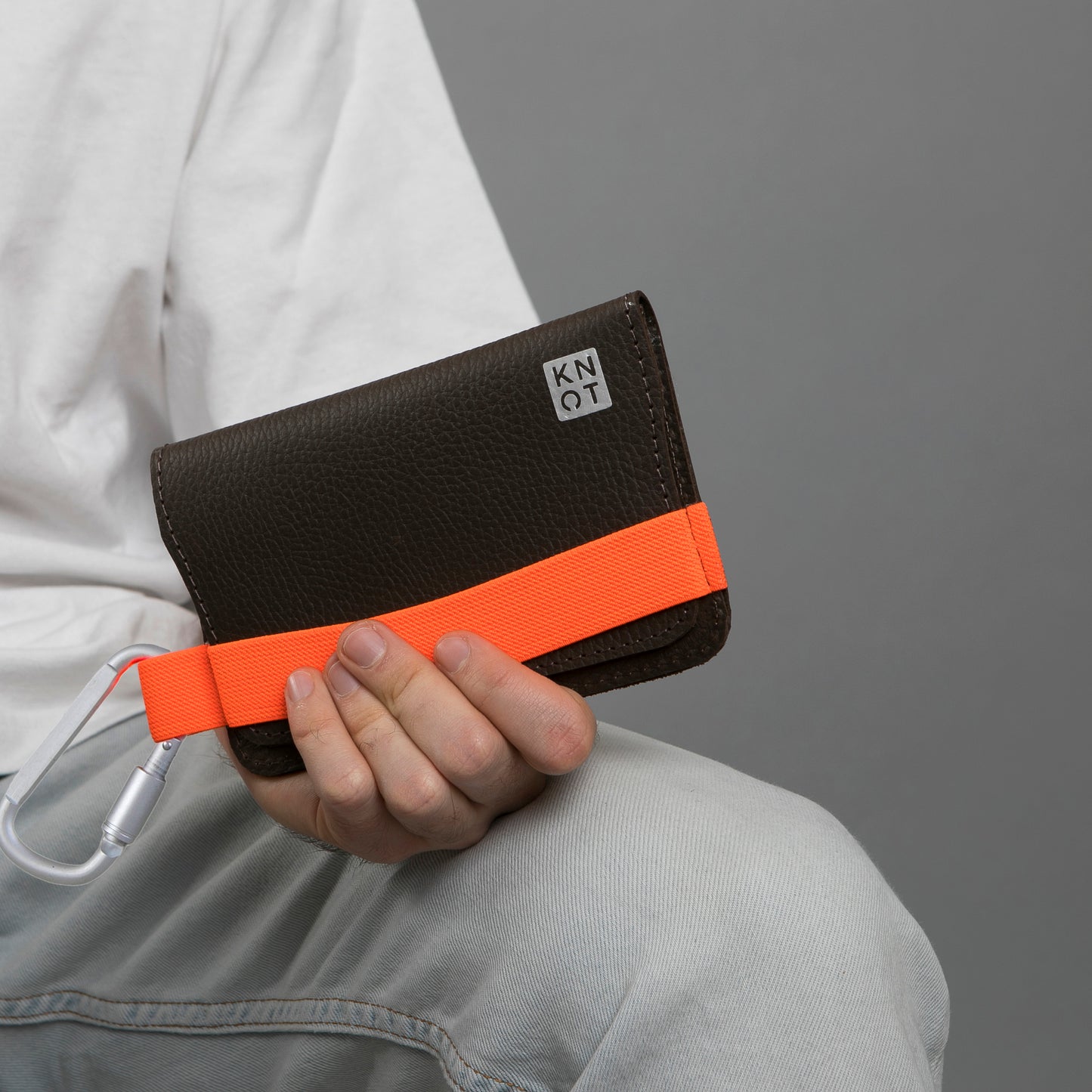 FLEXKNOT / Tabaquera elástico / Café Moro / Naranjo Neón